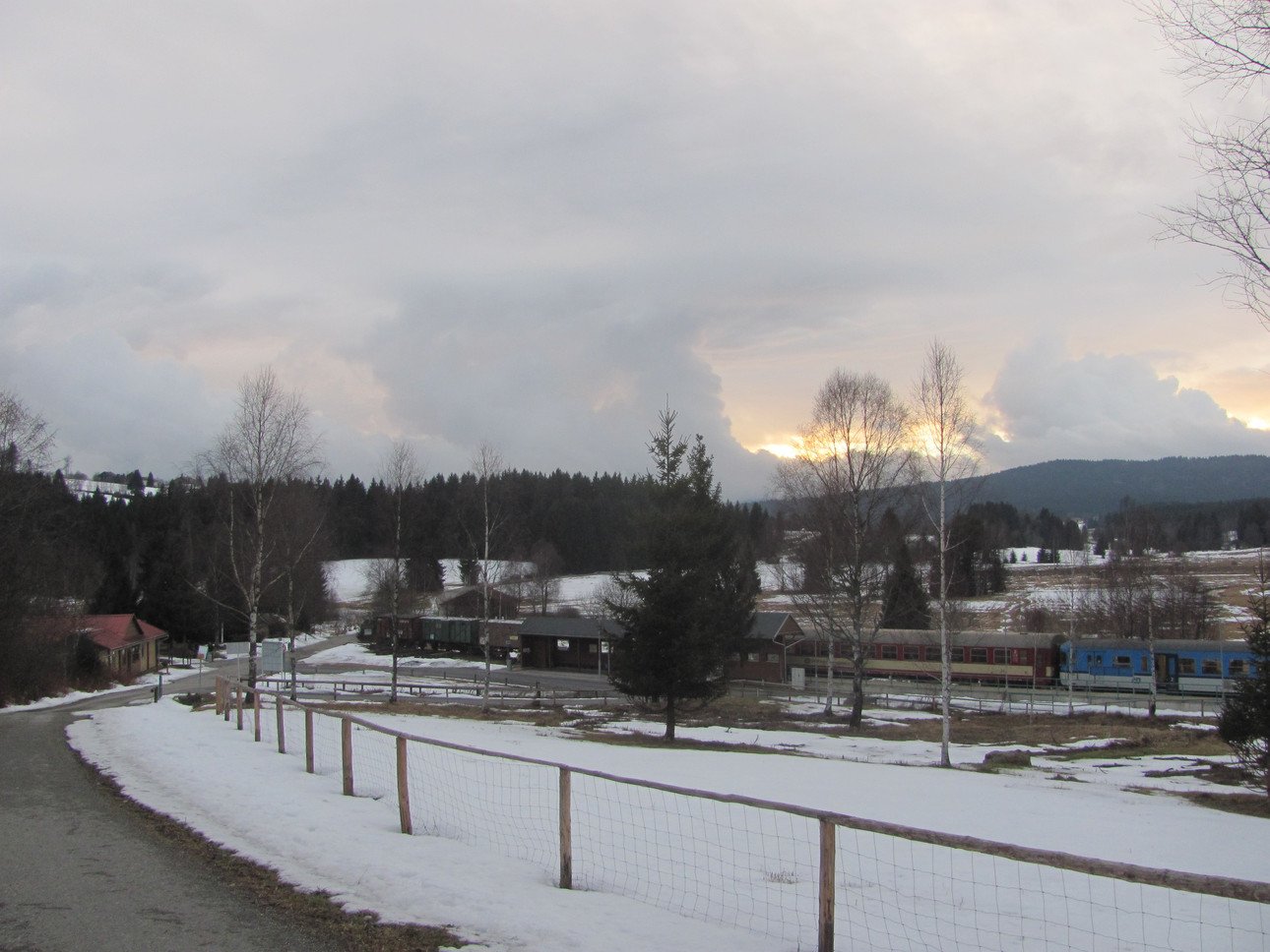 Haidm&uuml;hle - Nov&eacute; &Uacute;dol&iacute; 2014, ?esk&aacute; železni?n&iacute; zast&aacute;vka v sou?asnosti. Foto: ?esko-bavorsk&yacute; d?jepis.