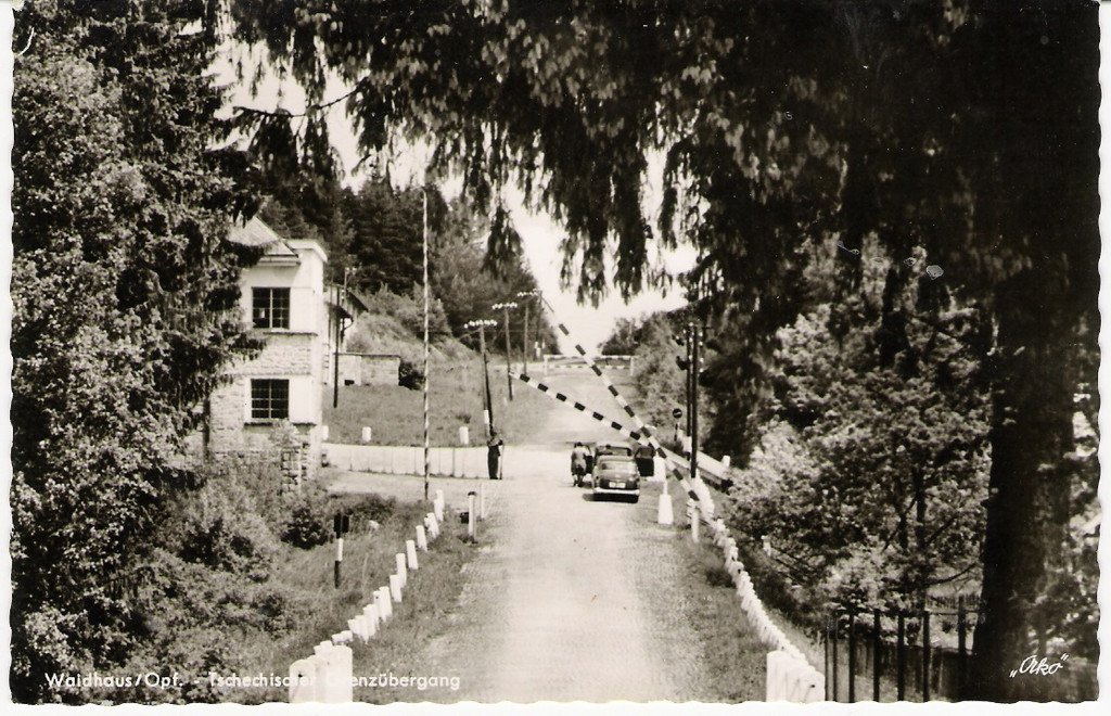 Hrani?n&iacute; p?echod Rozvadov - Waidhaus, 1950; Zdroj: Heimatkundlicher Arbeitskreis Waidhaus e.V.: Grenz&uuml;bergang Waidhaus 1945 bis heute.
