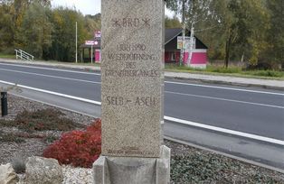 Pomník; Zdroj: ?esko-bavorský d?jepis