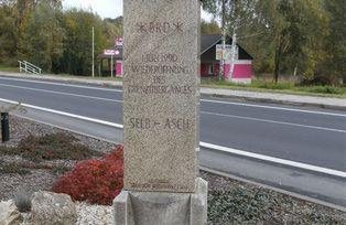 Gedenkstein an der Grenze 2013; Quelle: Geschichtsbausteine.