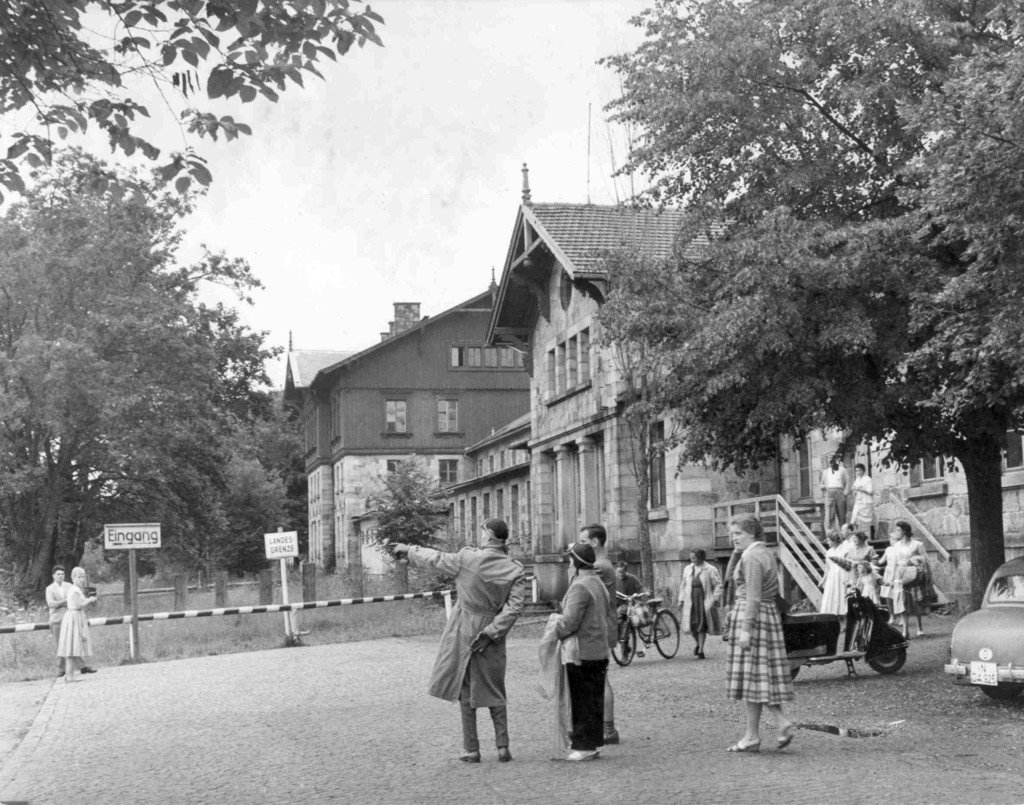 Hrani?n&iacute; p?echod Železn&aacute; Ruda - Bayerisch Eisenstein 1958, Zdroj: Sudetendeutsches Archiv M&uuml;nchen, Joppen-Bildreport.