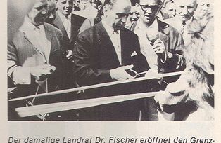 Otev?ení hrani?ního p?echodu Folmava - Furth im Wald, 1964. Zdroj: Bavorská pohrani?ní policie.