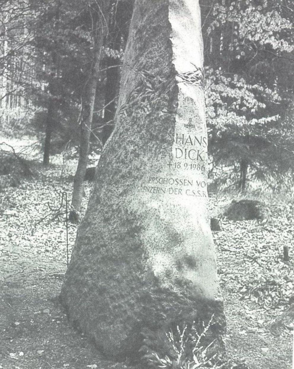 Obelisk zum Gedenken an Oberstleutnant Dick Obelisk zum Gedenken an Oberstleutnant Dick
